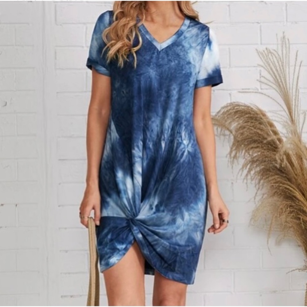 Blue Dream Twisted Hem Tie-Dye Summer T Shirt Dress. Runs big. Never worn